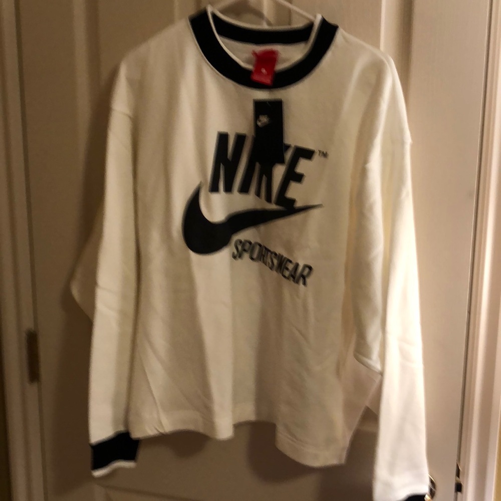 Women’s Nike Sweatshirt Size Large. Cram Black